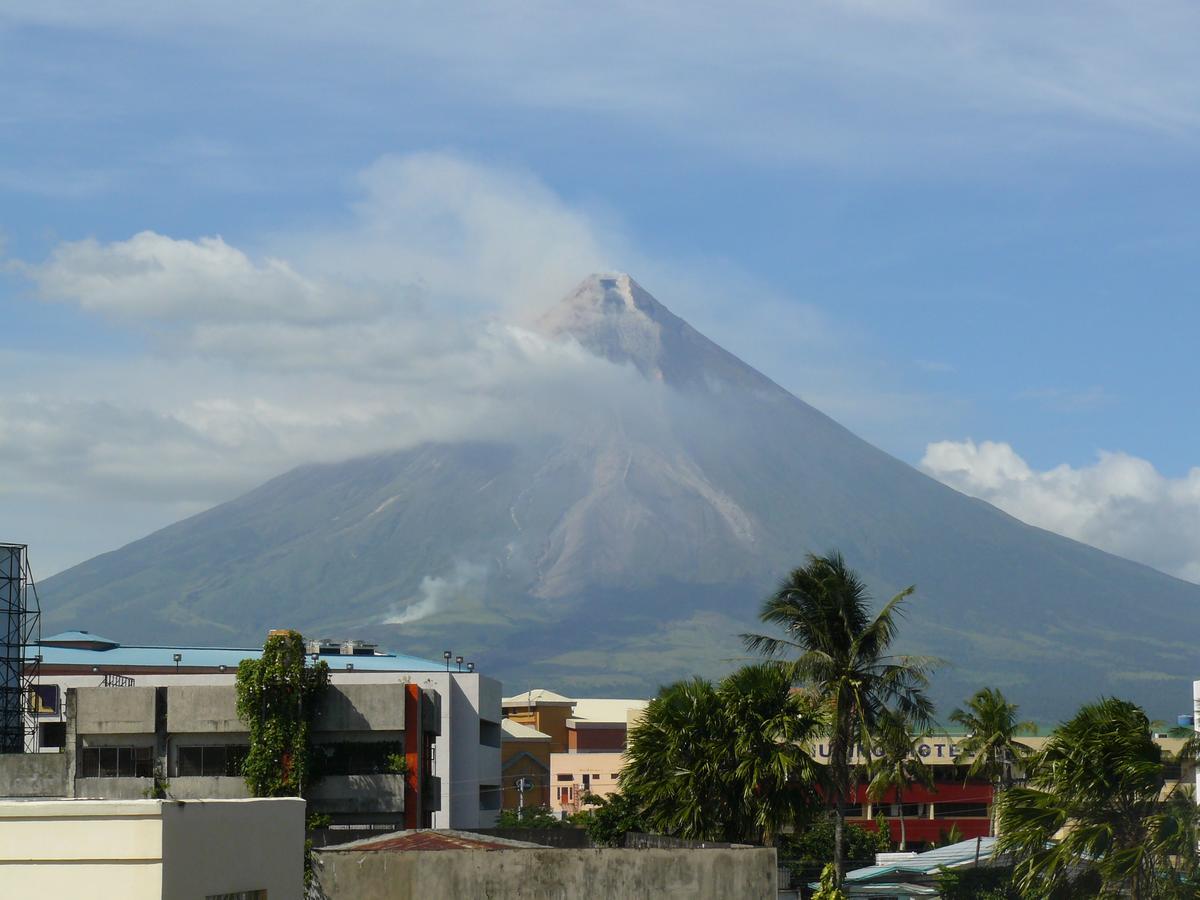 Third & Sean'S Place Legazpi Bagian luar foto